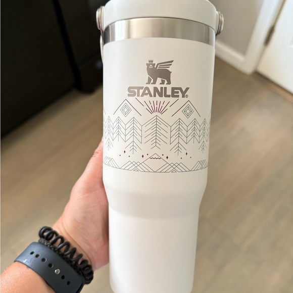 NWT Stanley White Stainless Steel Water Bottle Tumbler Winterscape - Picture 1 of 6